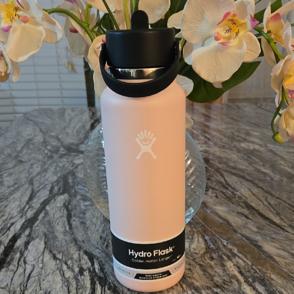 Hydro Flask Light Pink Bottle with Black Lid